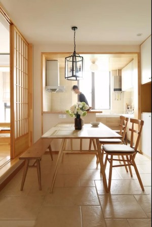 102平米日式三居室餐厅装修效果图