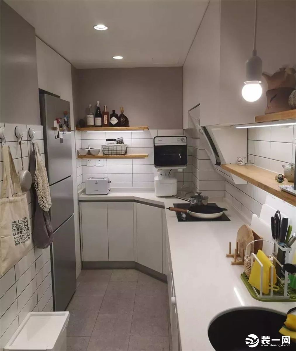 69平小户型原木风公寓厨房装修效果图