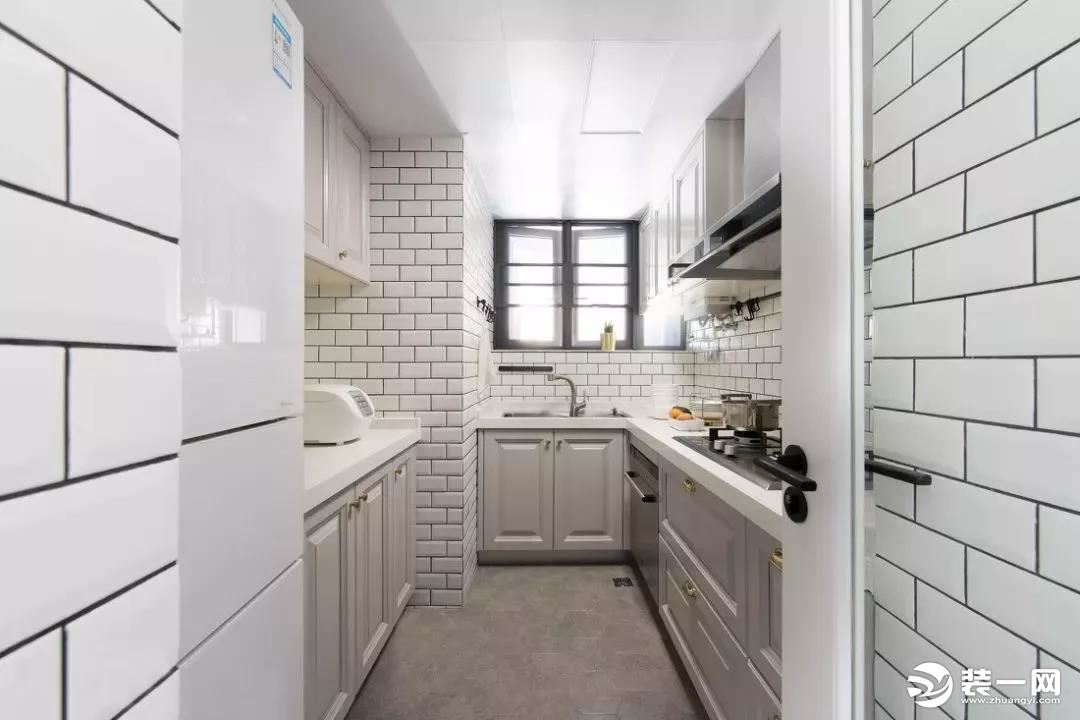 93平三居室美式风格厨房装修效果图