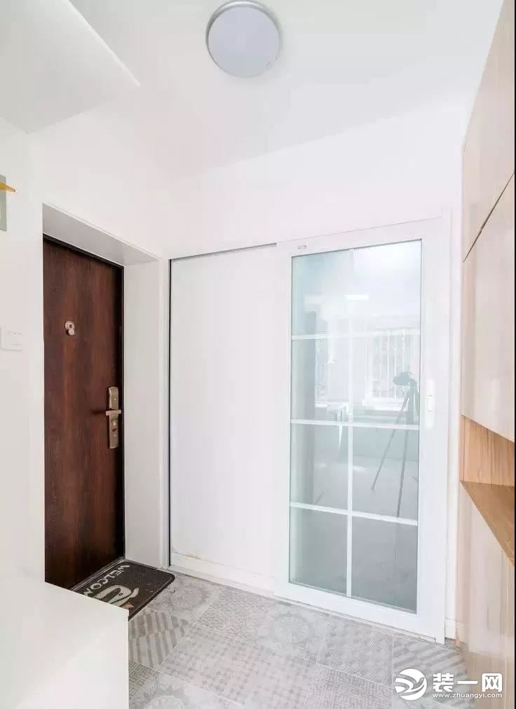 51平米一居室小户型装修设计实例效果图之玄关装修