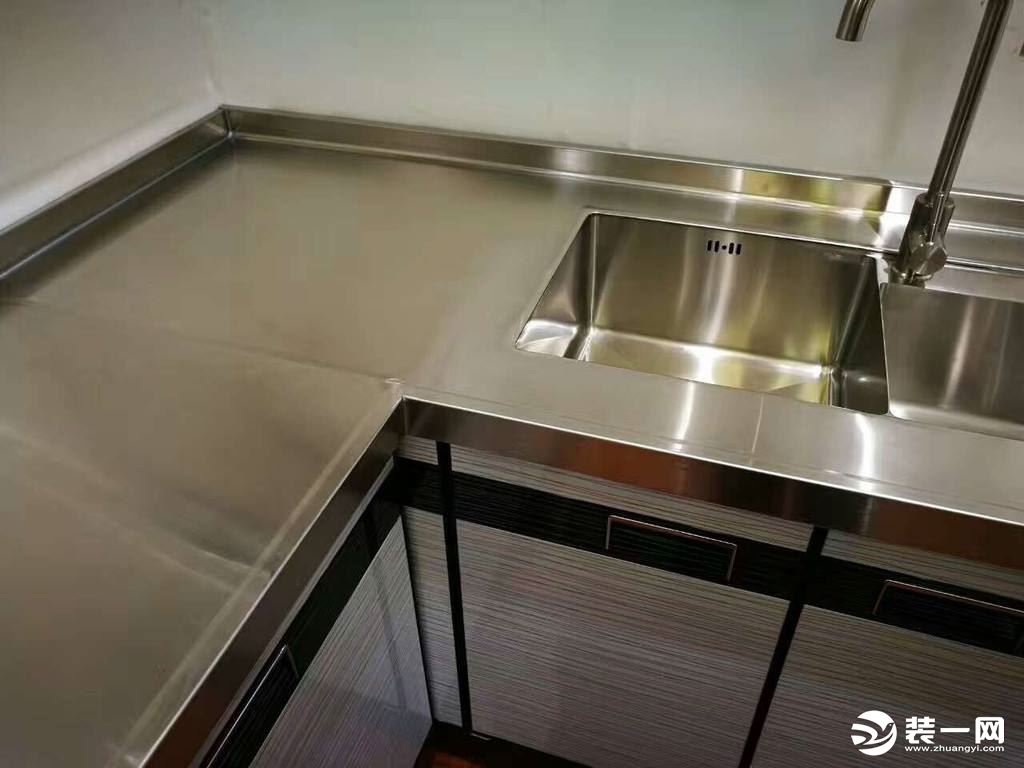不锈钢厨房台面板材质效果图