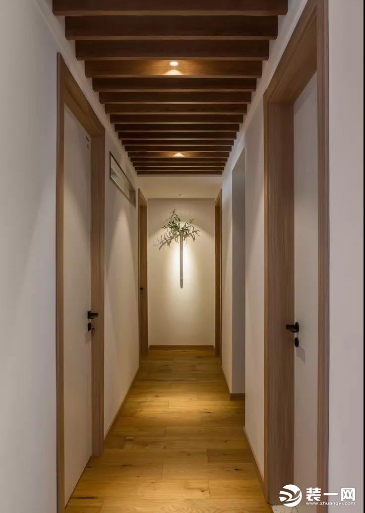 122平米三居室日式muji风格装修效果图之走廊装修