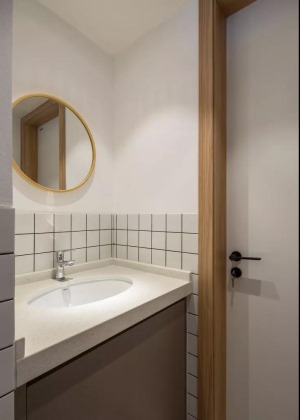 122平米三居室日式muji风格装修效果图之卫生间装修