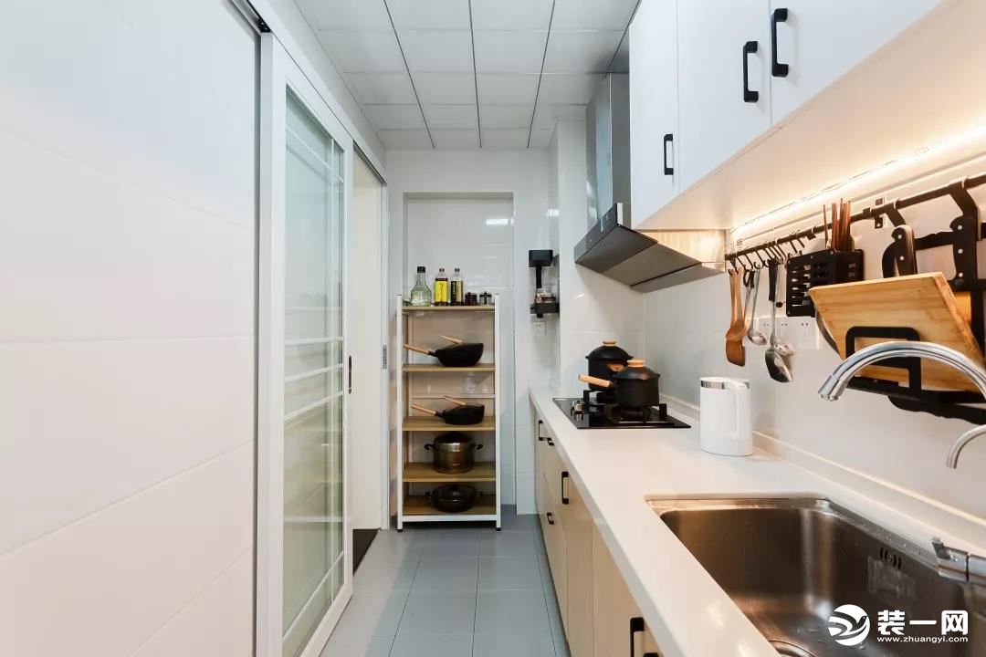 80平三居室北欧风格厨房装修效果图