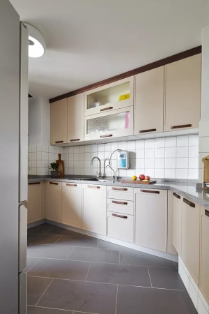 91平现代三居室装修设计效果图之厨房装修