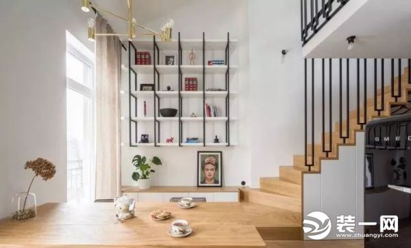 60平方平复式小公寓装修效果图 楼梯下的空间巧利用