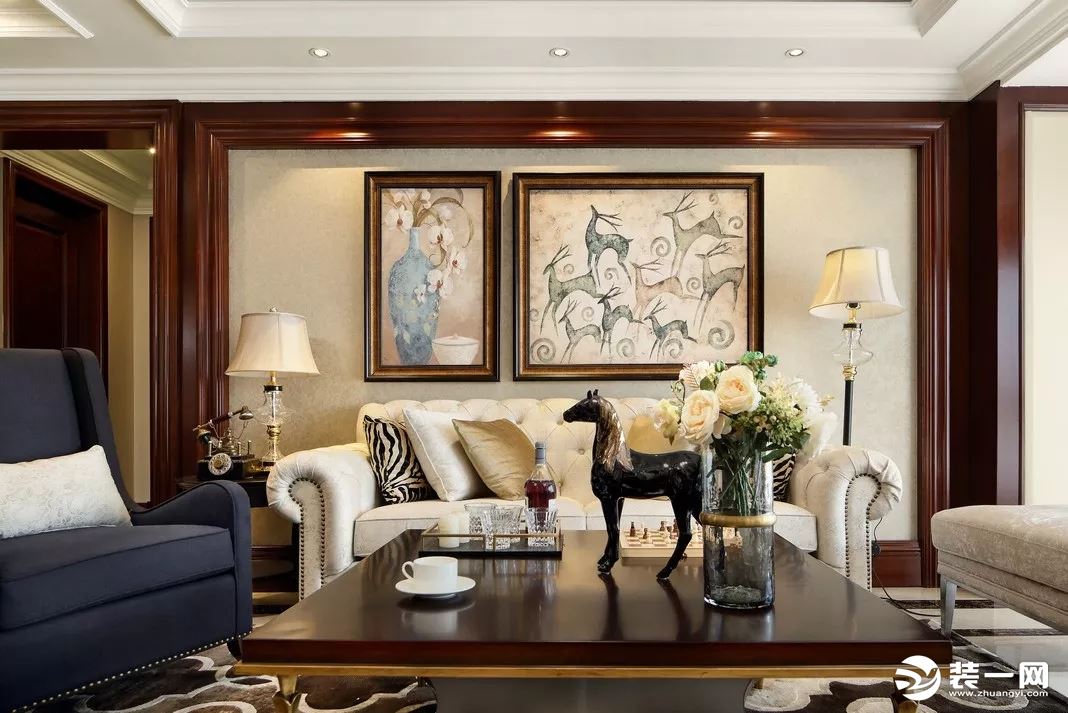 大户型复古轻奢英式装修风格效果图之客厅沙发背景墙装修