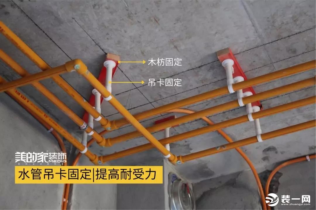 卫生间冷热水管分槽水路铺设开槽是为了将管道掩藏在墙壁内,增加室内