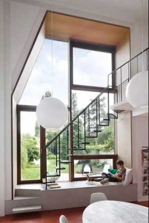 家居空間飄窗裝修設計之樓梯飄窗