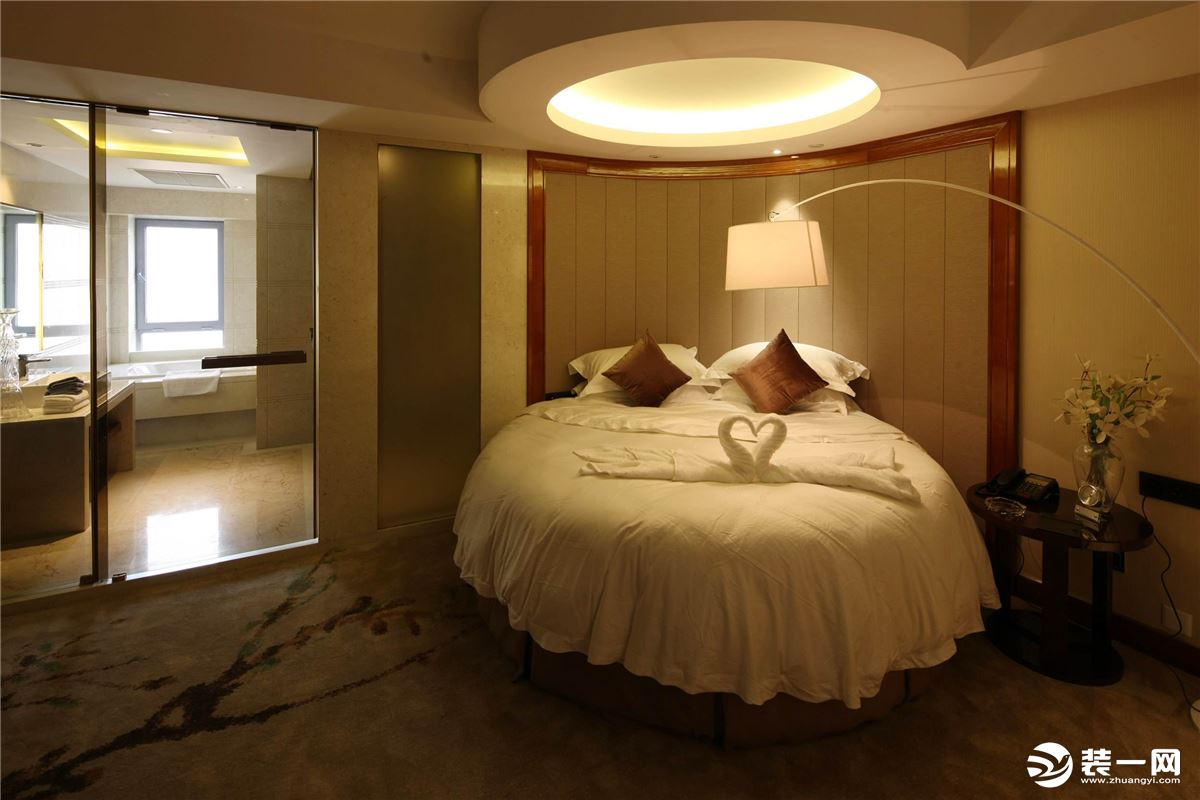 别墅欧式家装卧室圆形大床布置图欣赏 – 设计本装修效果图