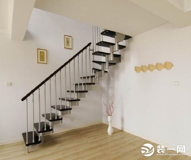 阁楼楼梯安装效果图