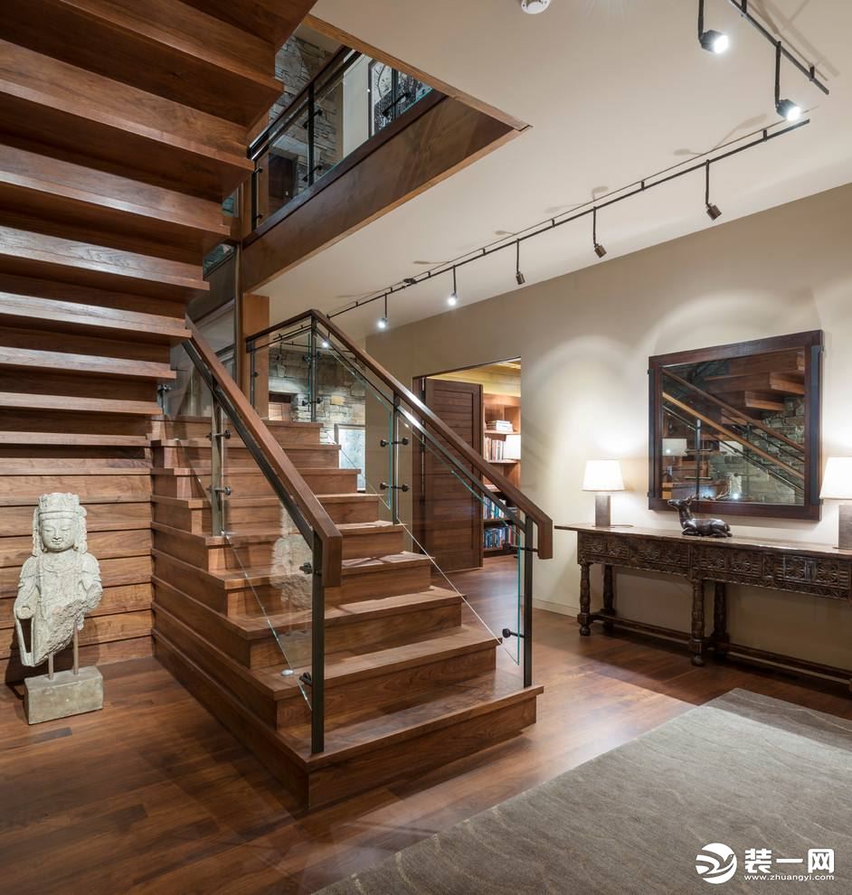 小户型跃层楼梯设计