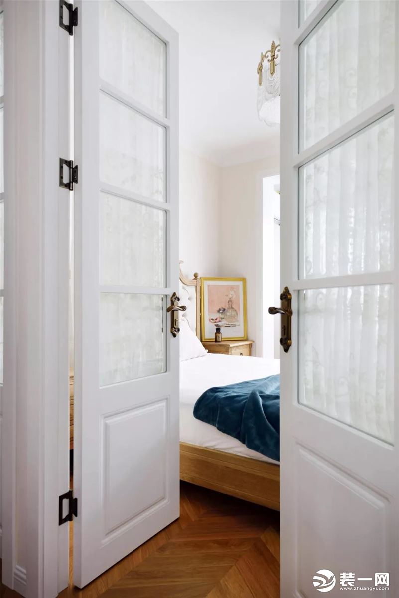 39平米法式小公寓装修设计效果之卧室装修