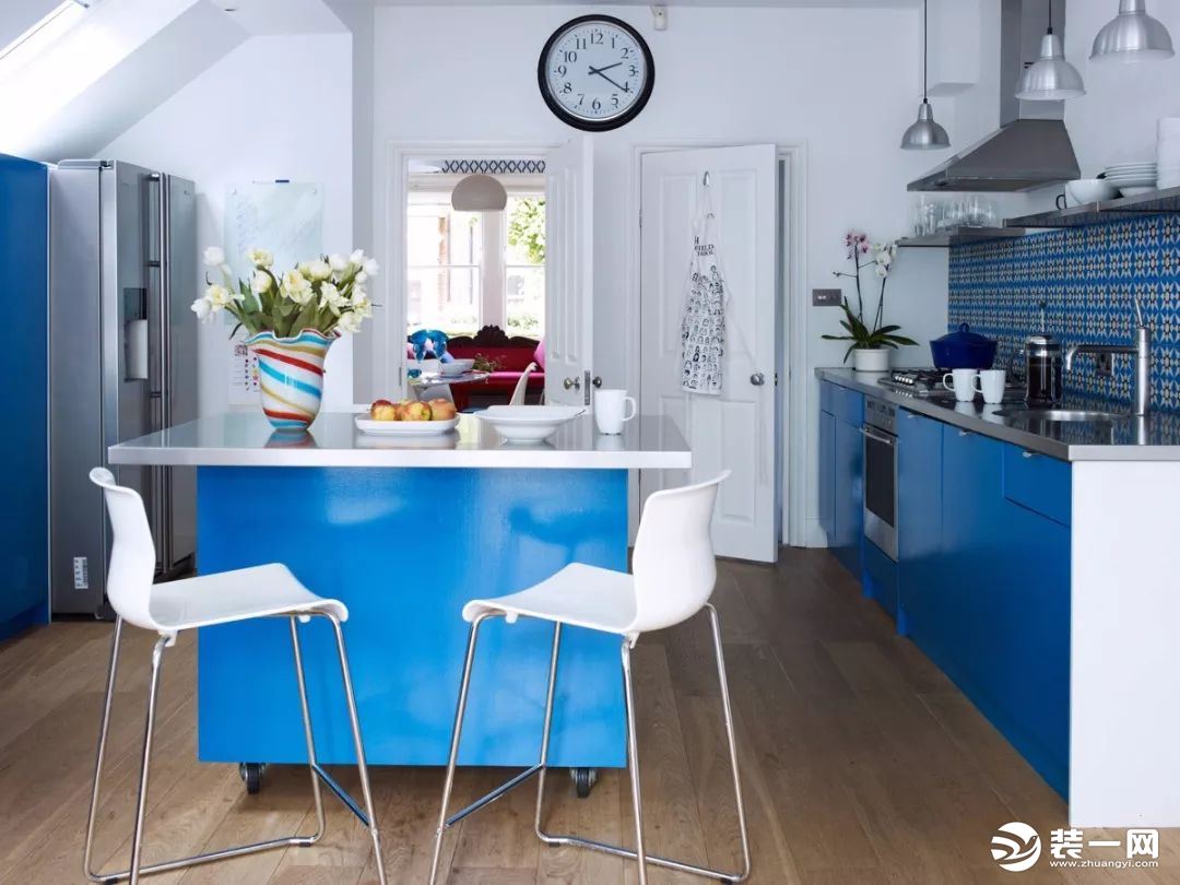 厨房怎样装修实用又好看？蓝色系的厨房装修效果图奉上