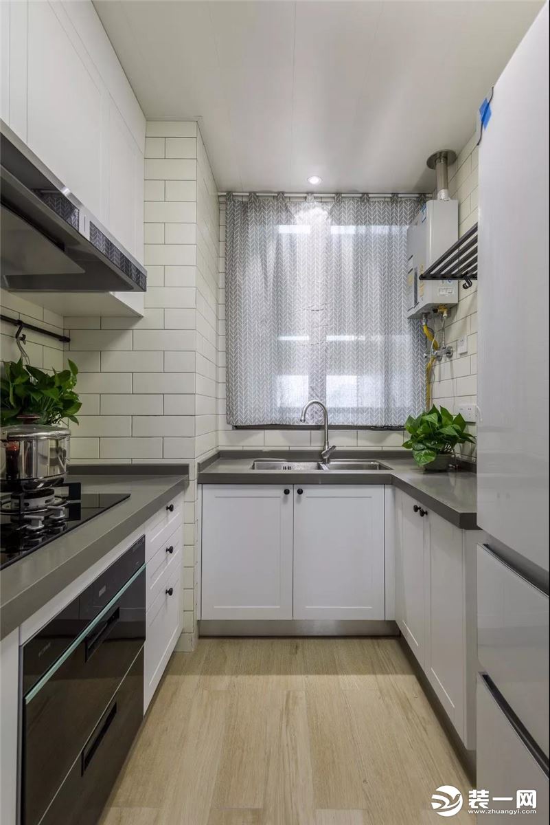 100平米复式现代简约森系墙绘装修设计之厨房装修