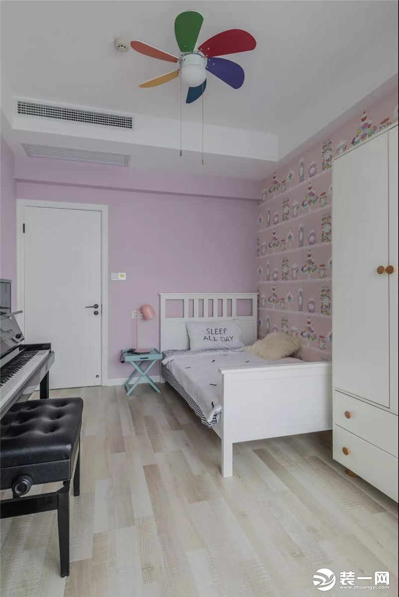 100平米复式现代简约森系墙绘装修设计之儿童房装修