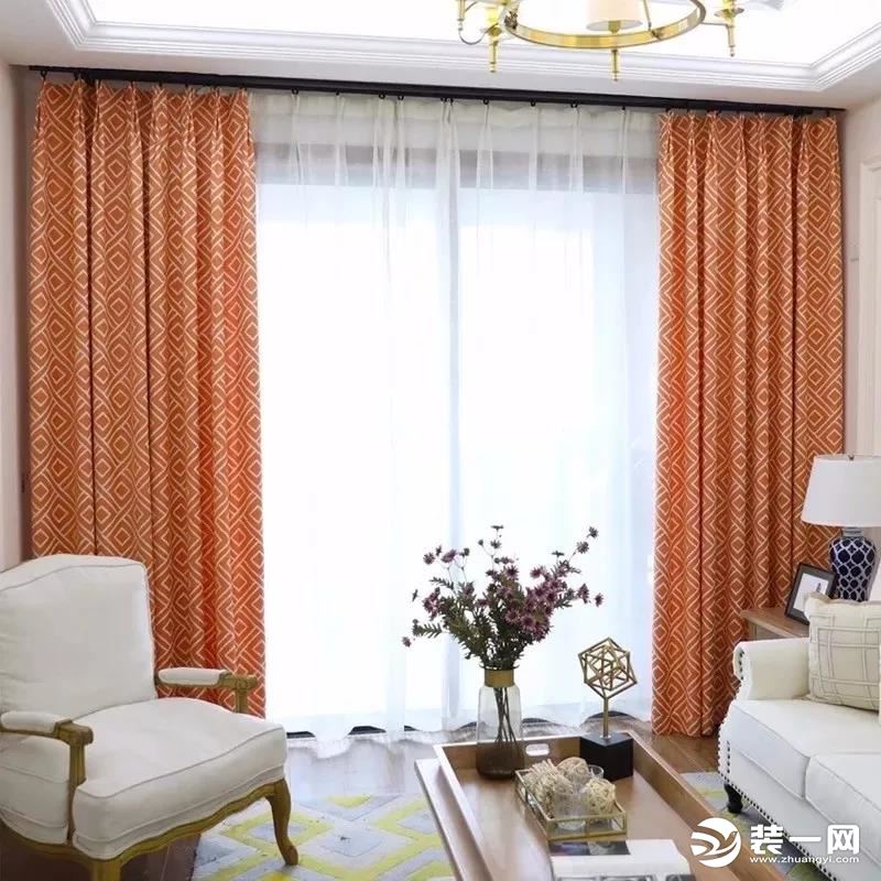 客厅条纹亮色窗帘效果图