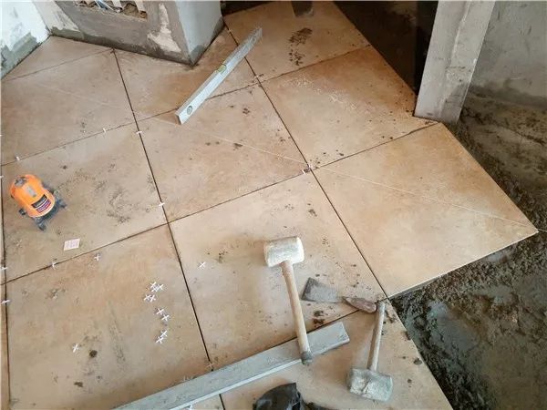 毛坯房子装修步骤前期贴砖工作