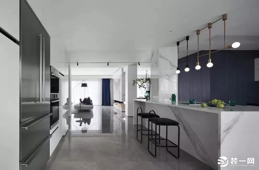 现代三层别墅装修设计之一层厨房