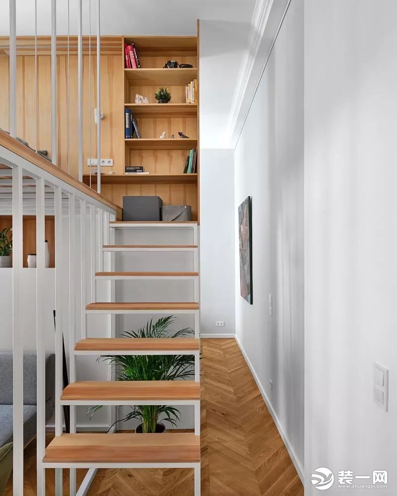 60平loft公寓简约创意设计之楼梯