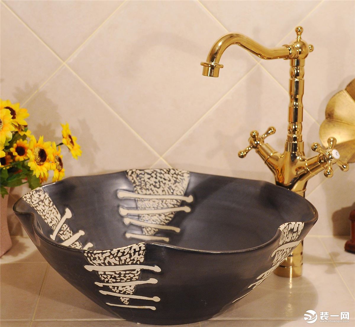 陶瓷洗手盆图片