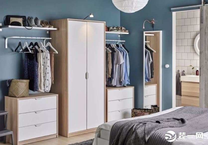 轻奢卧室简易式实木衣柜装修效果图