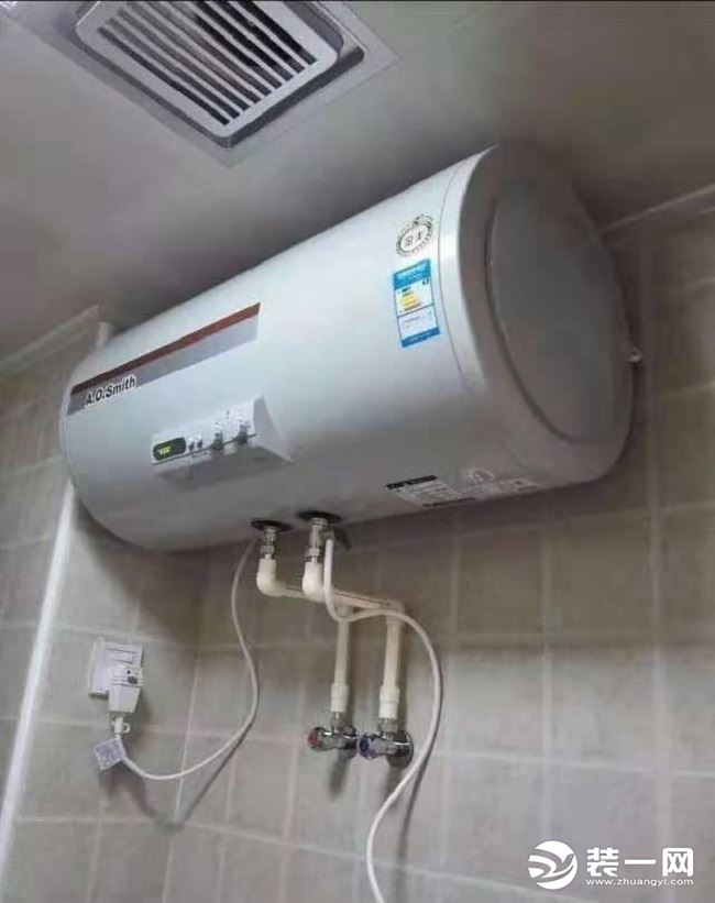 卫生间热水器照片