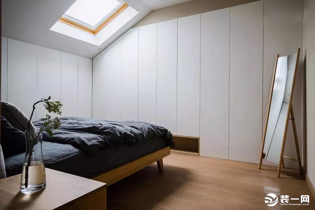 卧室入墙式衣柜如何设计——衣柜设计在床尾