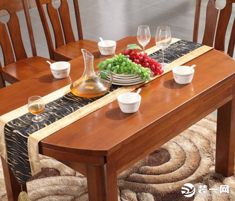 橡胶木餐桌效果图
