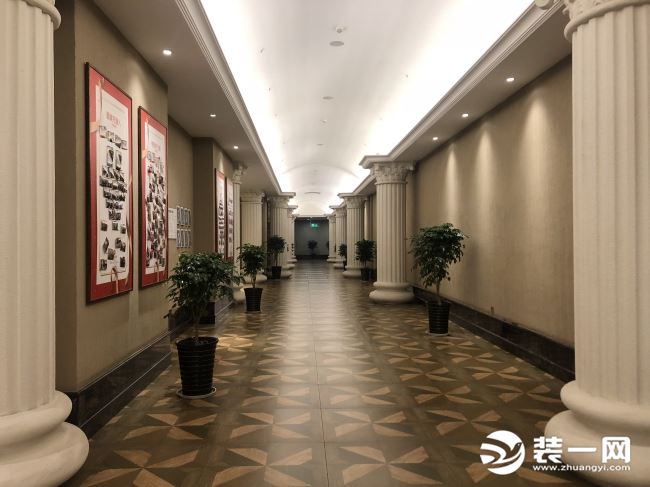 实地探访郑州龙瑞装饰公司 大型展厅展示让人震撼