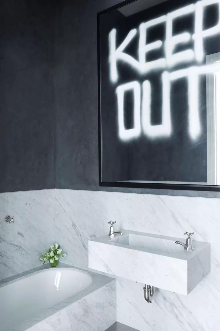 镜子艺术浴室设计效果图