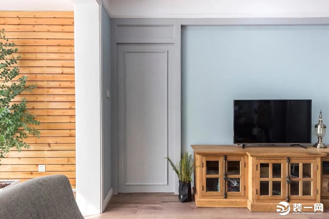 房门与电视墙造型融为一体效果图