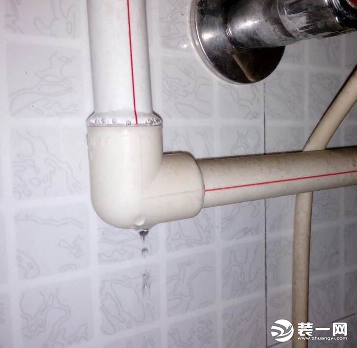 热水器水管漏水效果图