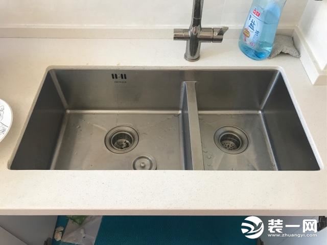 厨房水槽安装效果图