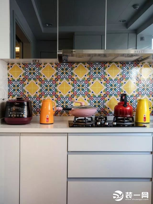厨房贴砖效果图 厨房花砖