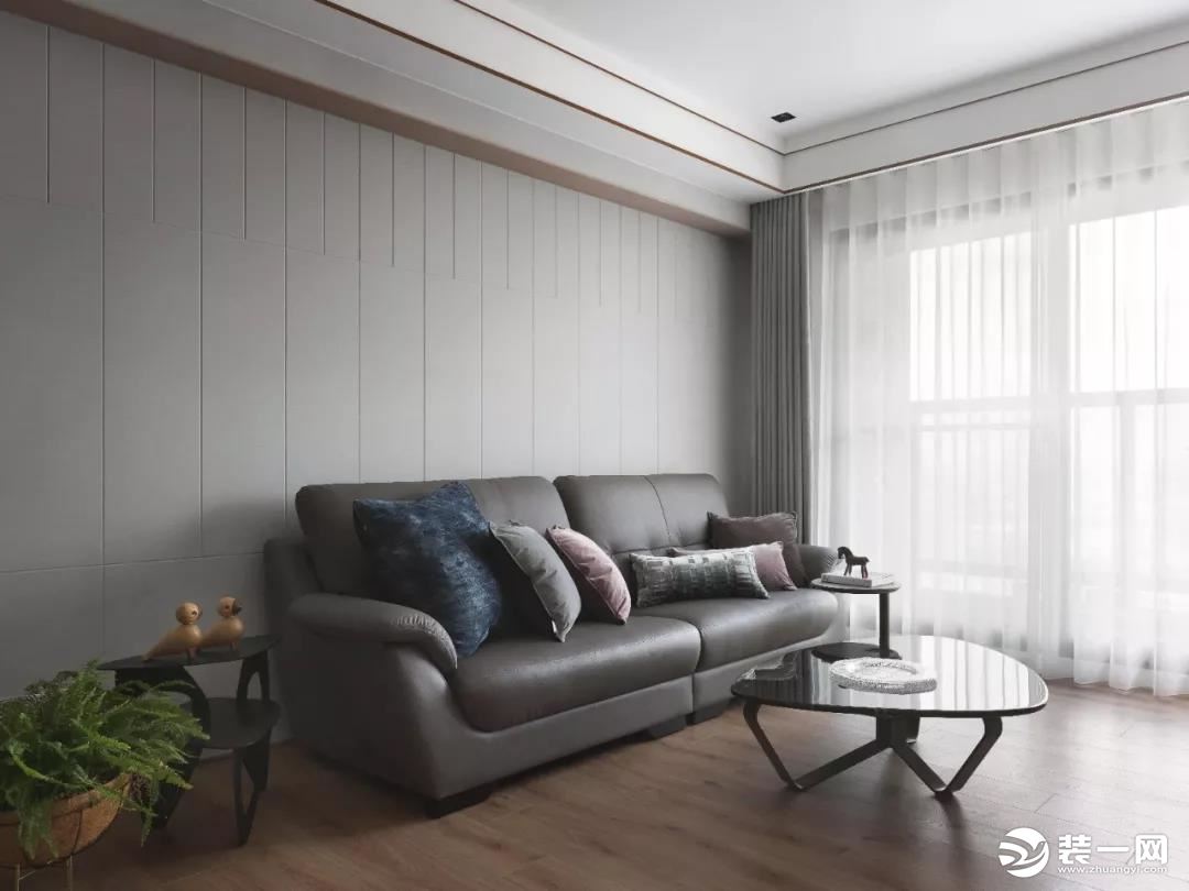 客厅窄框线原木设计效果图