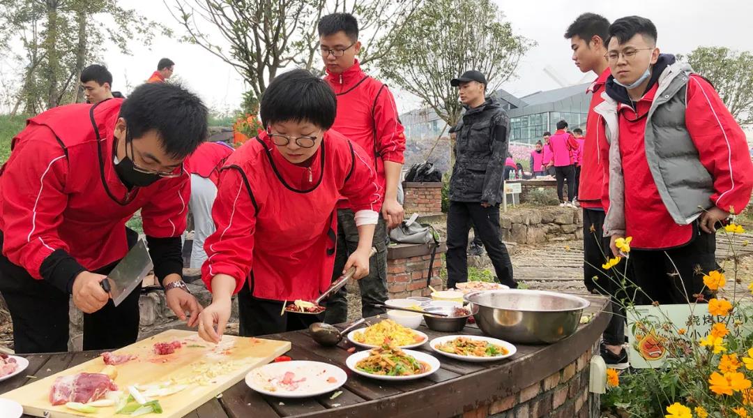 成都圣都装饰秋日拓展训