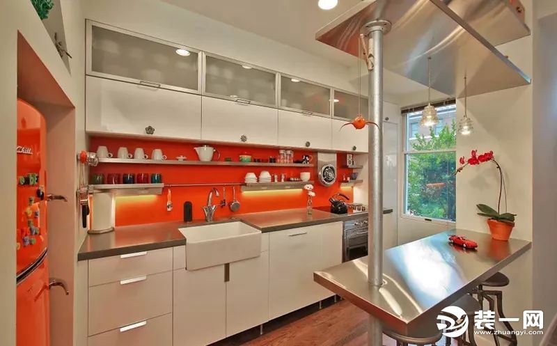 橙色+白色厨房设计效果图