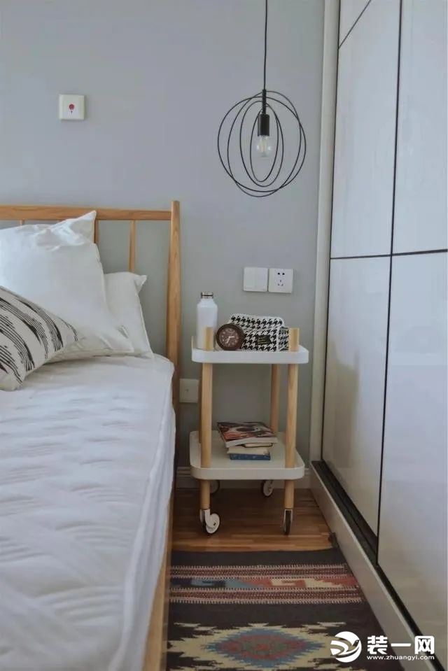 小臥室不放床頭柜設計效果圖