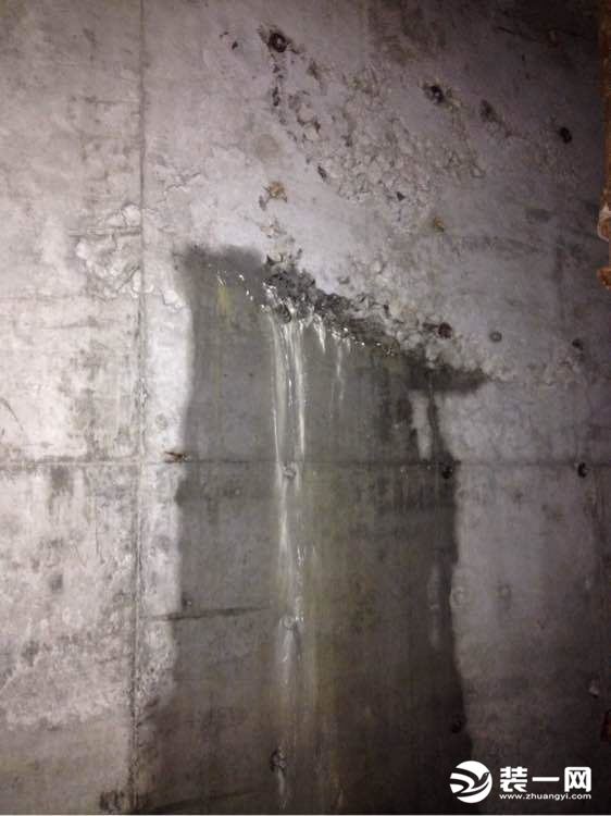 地下室漏水图片