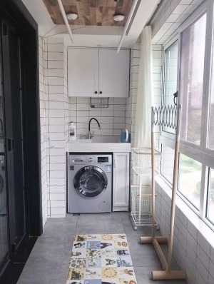 小戶型洗衣機放在哪兒 小戶型收納設計 陽臺放洗衣機 洗衣機放廚房