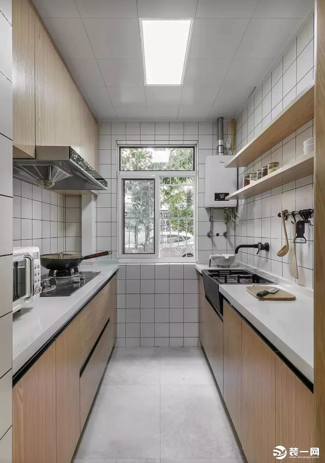 狭长型厨房装修设计效果 狭长型厨房小面积厨房装修设计