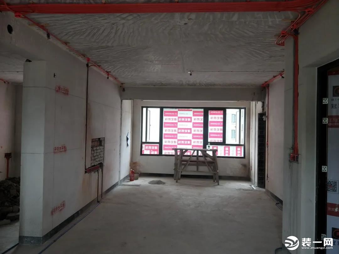 重庆港宏装饰匠心标杆工地巡检，严苛态度筑造品质家