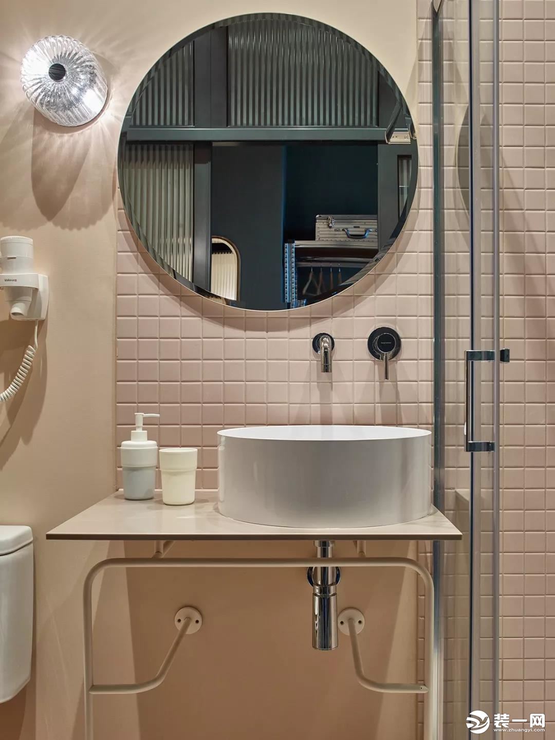 现代风工装设计酒店洗手间洗手台装修效果图 – 设计本装修效果图