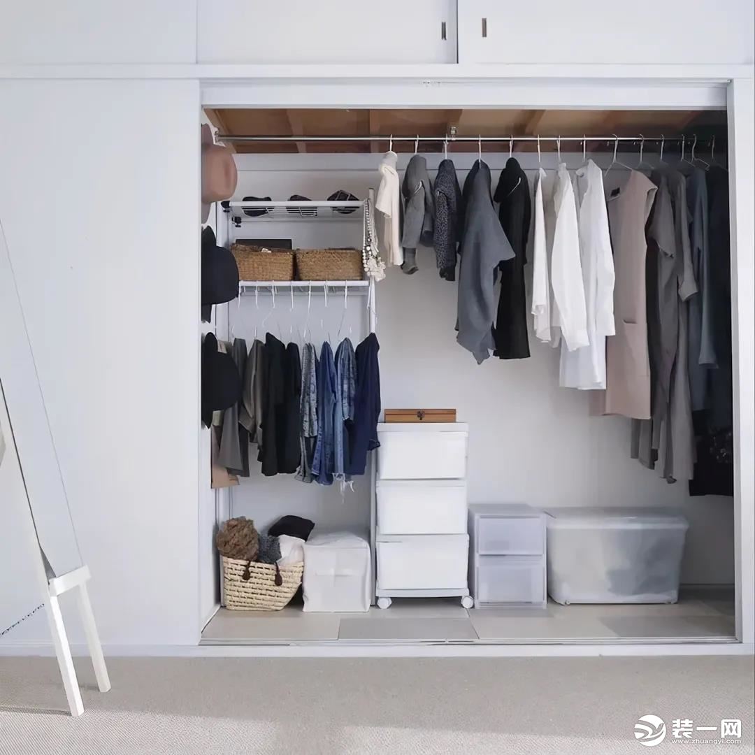 装修卧室壁橱衣柜图