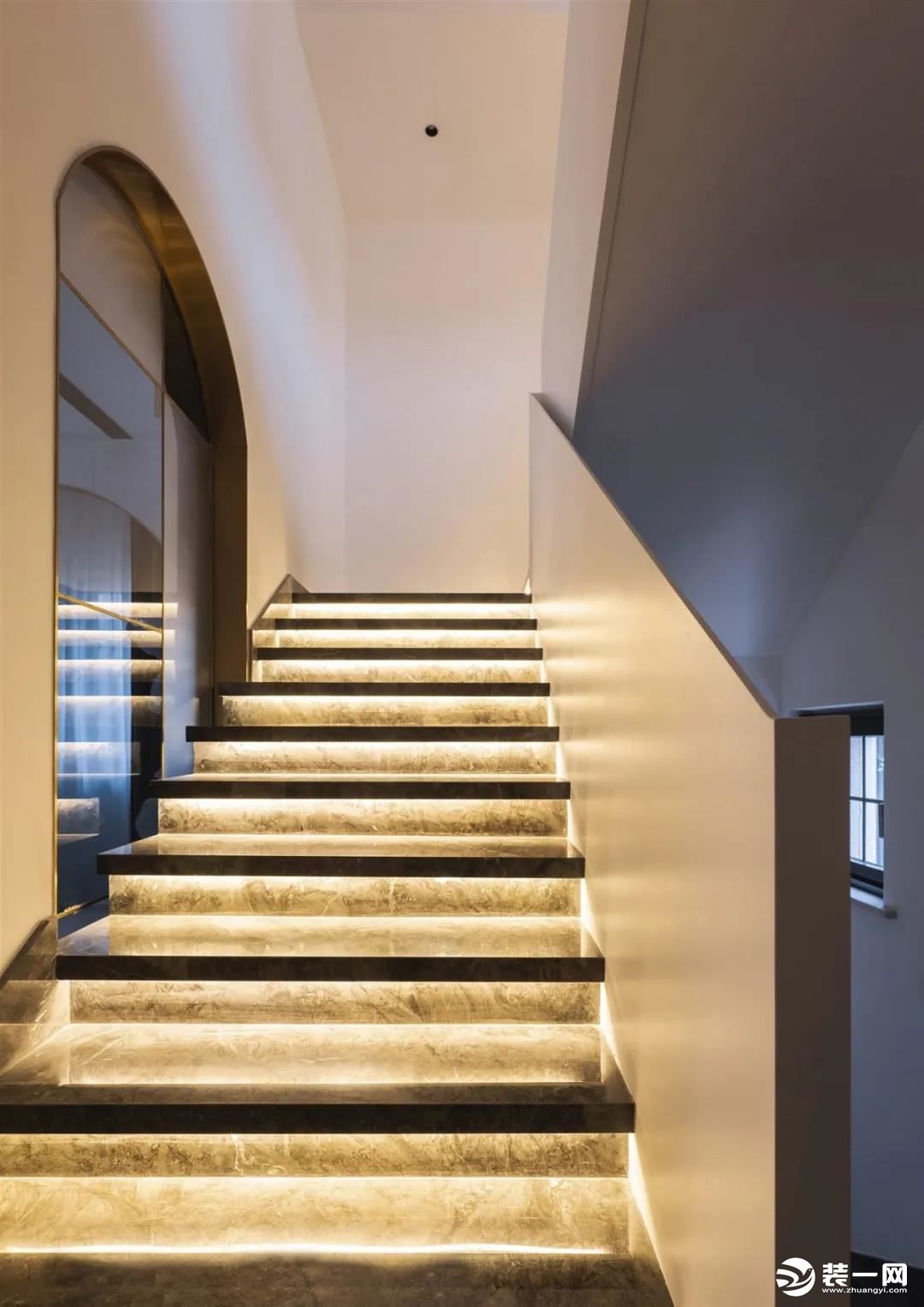 500平米别墅案例楼梯设计效果图