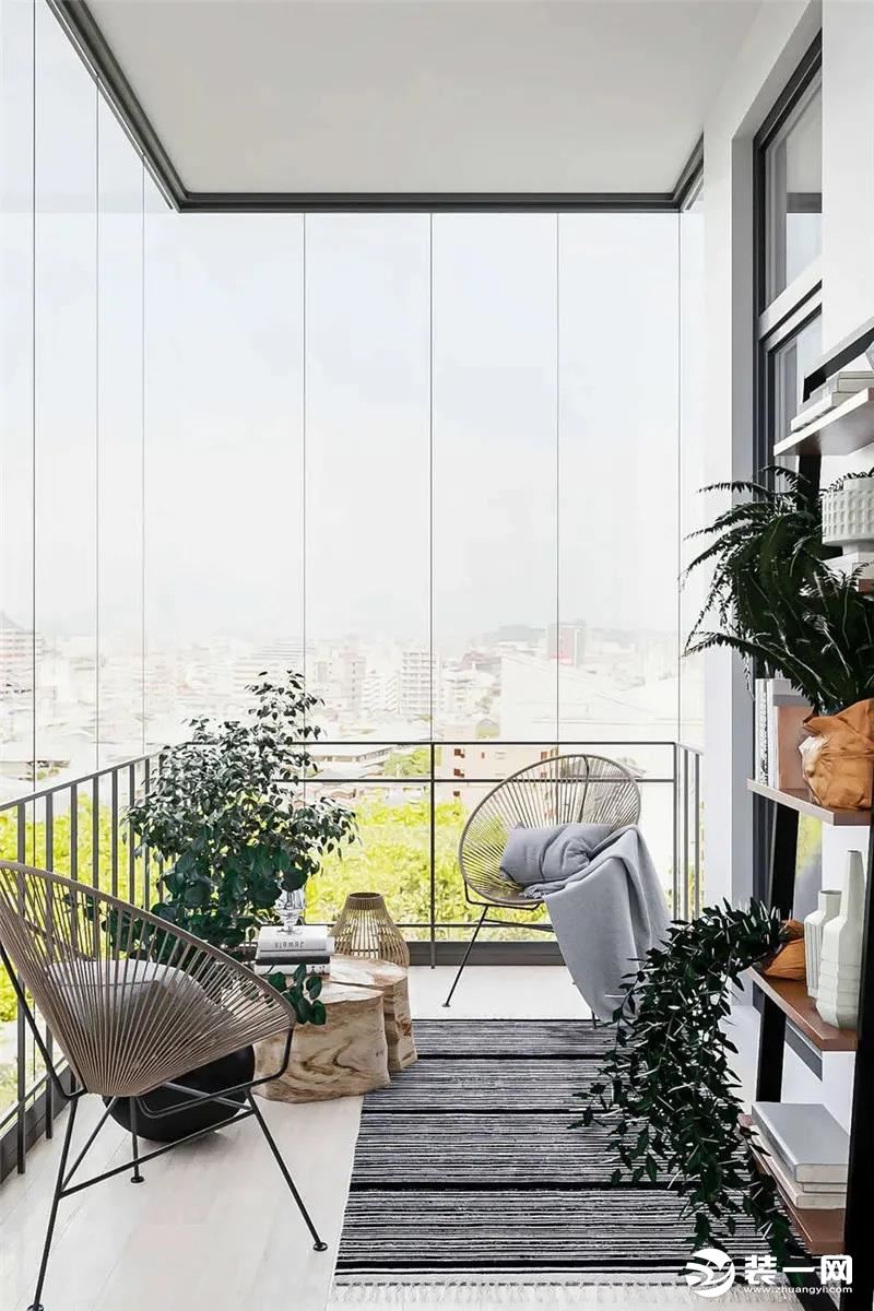 常州装修网提醒阳台翻新，阳台上的风景让家里更省空间。阳台装修效果图