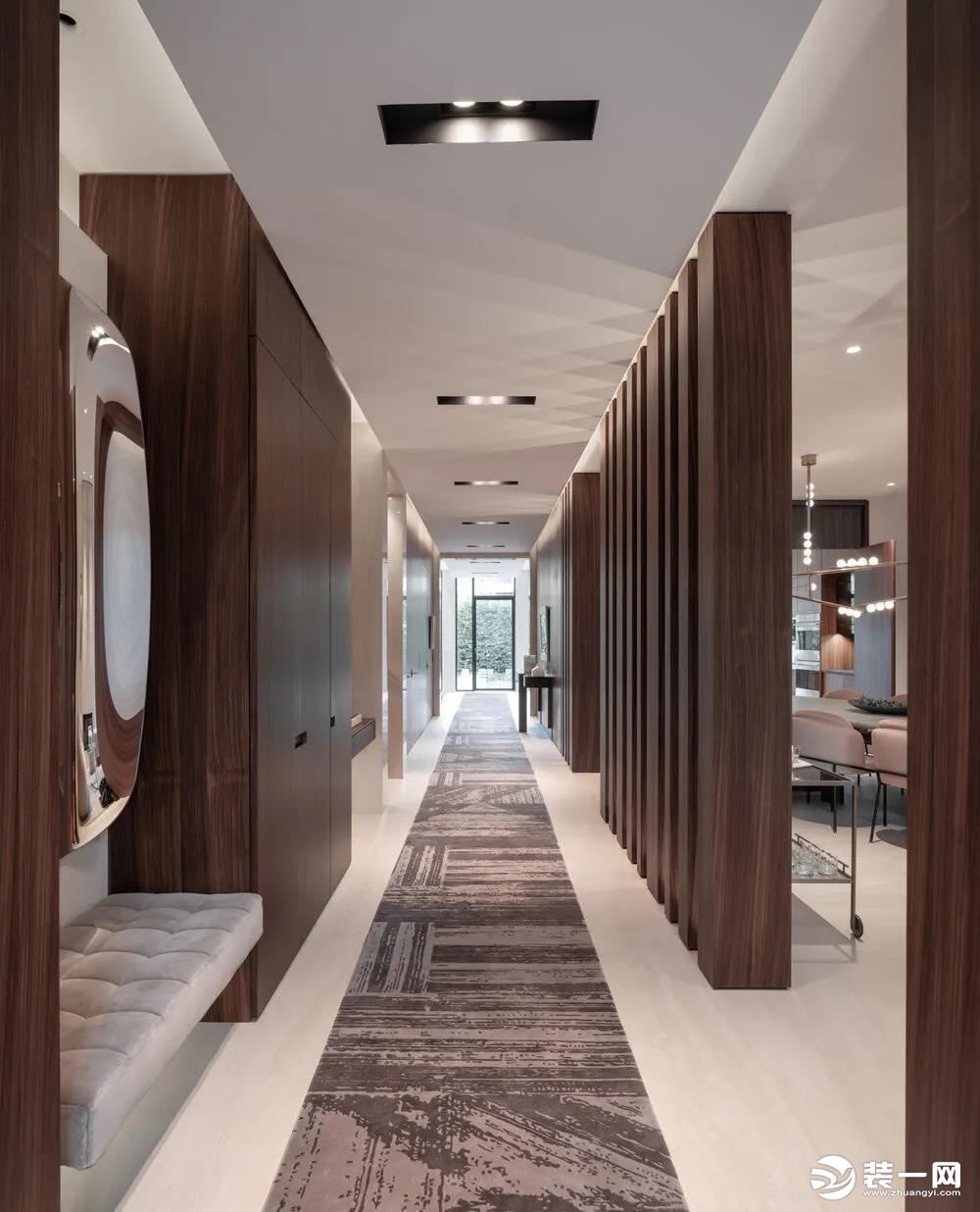 400平别墅装修案例 现代轻奢风格走廊装修效果图