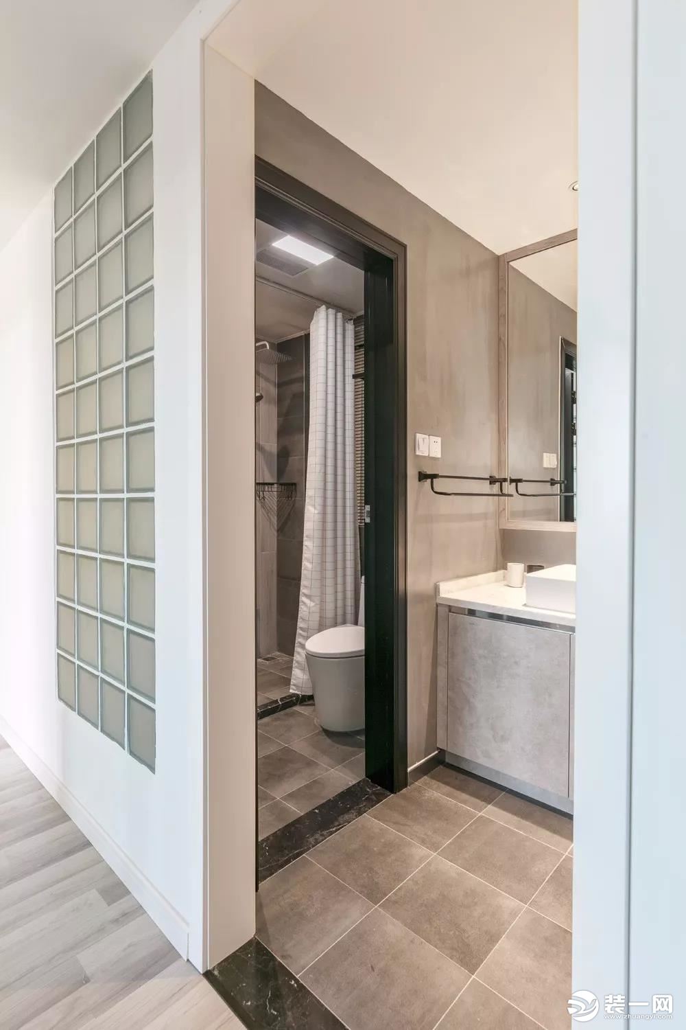 卫生间装修知识，选好浴室柜空间增一倍，卫生间装修效果图