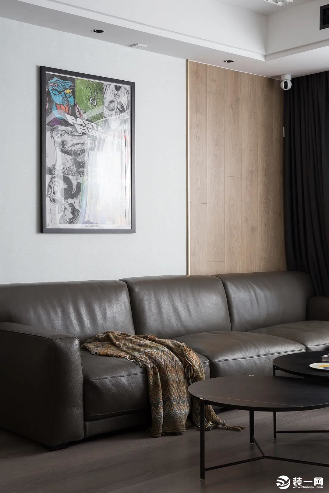 现代黑白灰+木饰面背景墙 125平三室两厅装修案例图